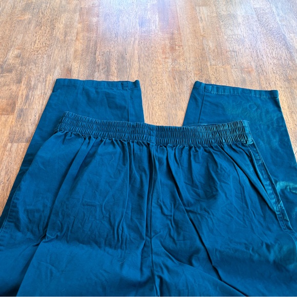 Cute teal colored pants. - Picture 4 of 5